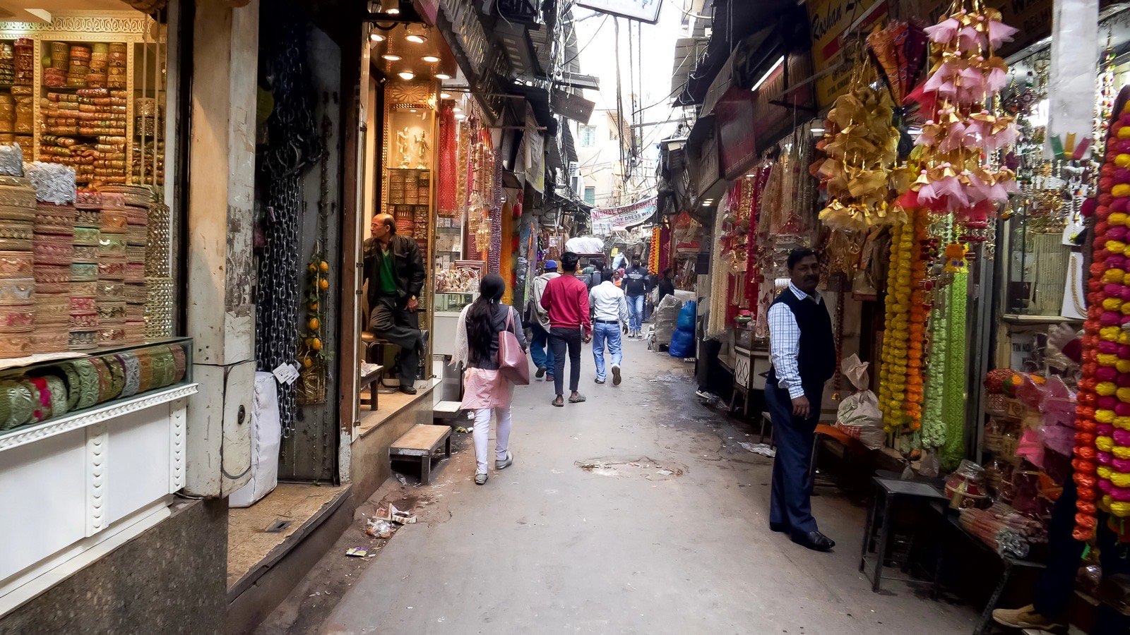 Shops and visitors along a lane in Chandni Chowk