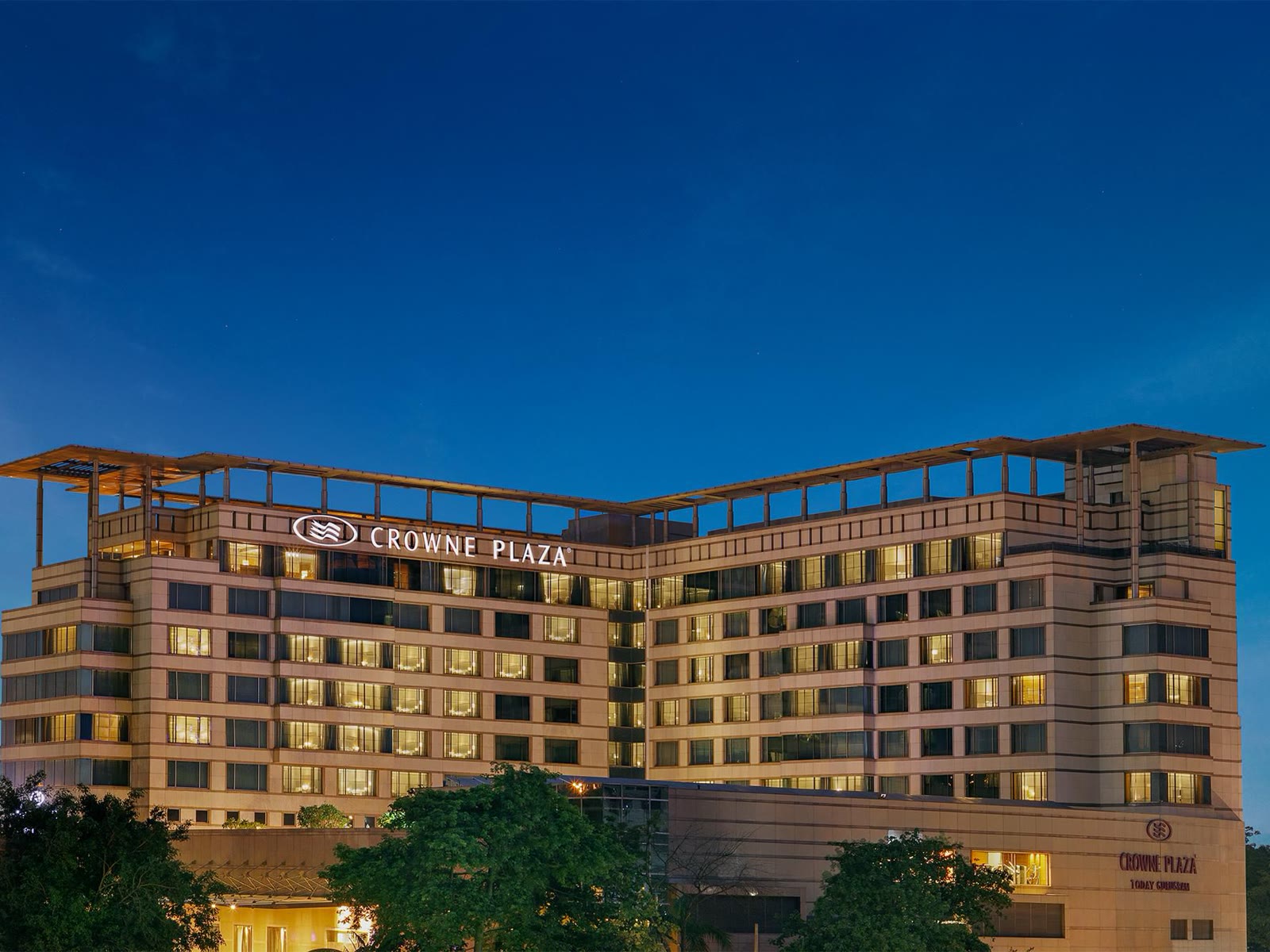 Crowne Plaza, Gurgaon, at dusk