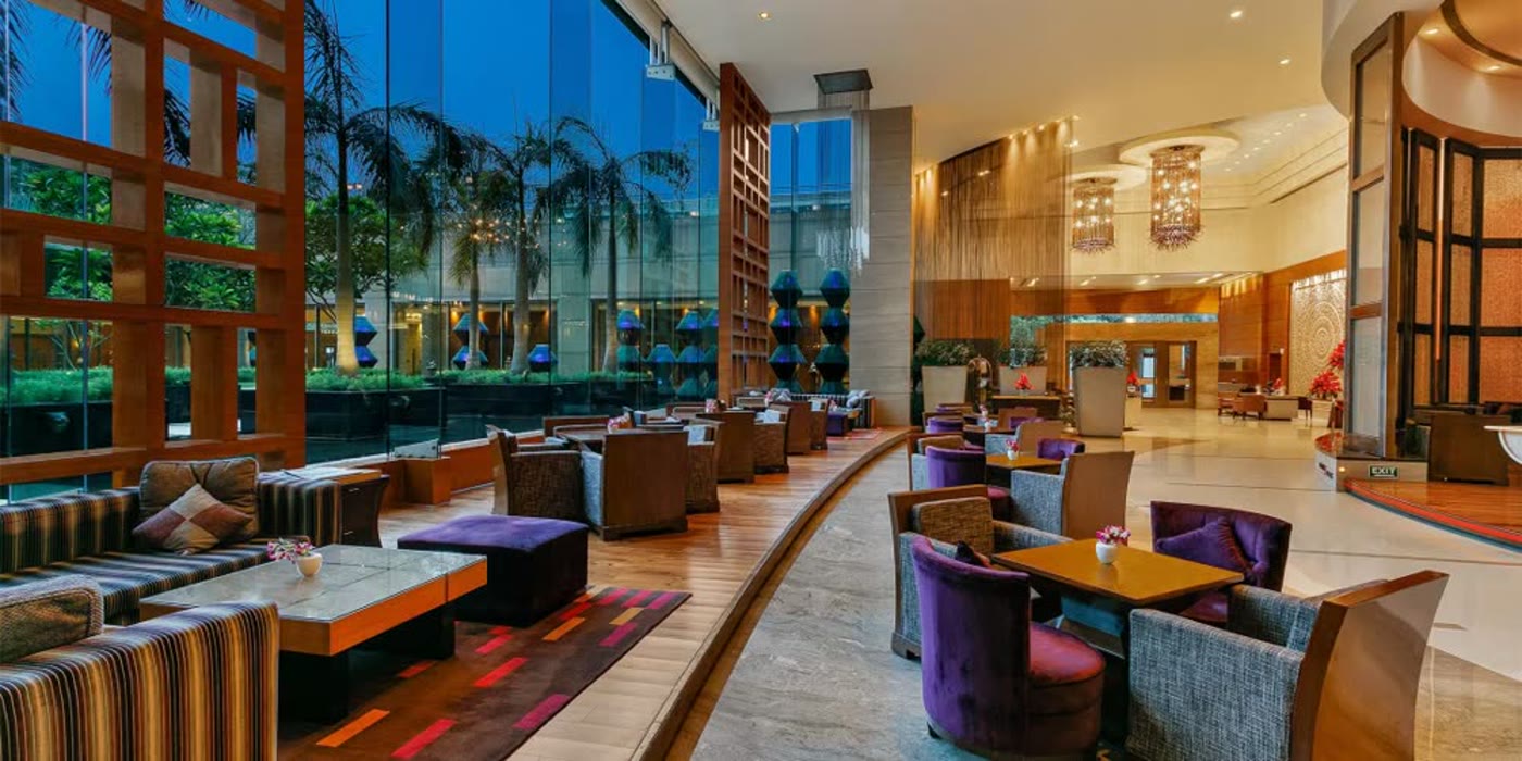 The lobby lounge at Crowne Plaza, Gurgaon